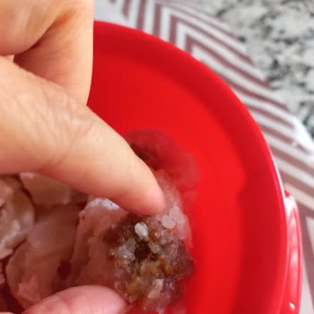 Aldığım Cevizli Sucuk Kurtlu Çıktı, Firma Dönüş Yapmıyor