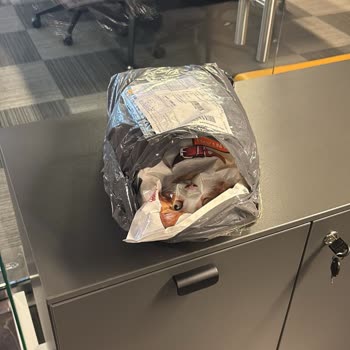 PTT Kargo Paketlerimi Teslim Etmeden Açıyor, Gizliliğim İhlal Ediliyor