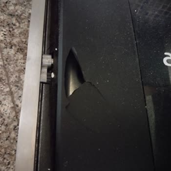 Media Markt'tan Aldığım Arnica Tost Makinesi Hem Bozuldu Hem De Kırık Teslim Edildi, Mağduriyetim Giderilmiyor