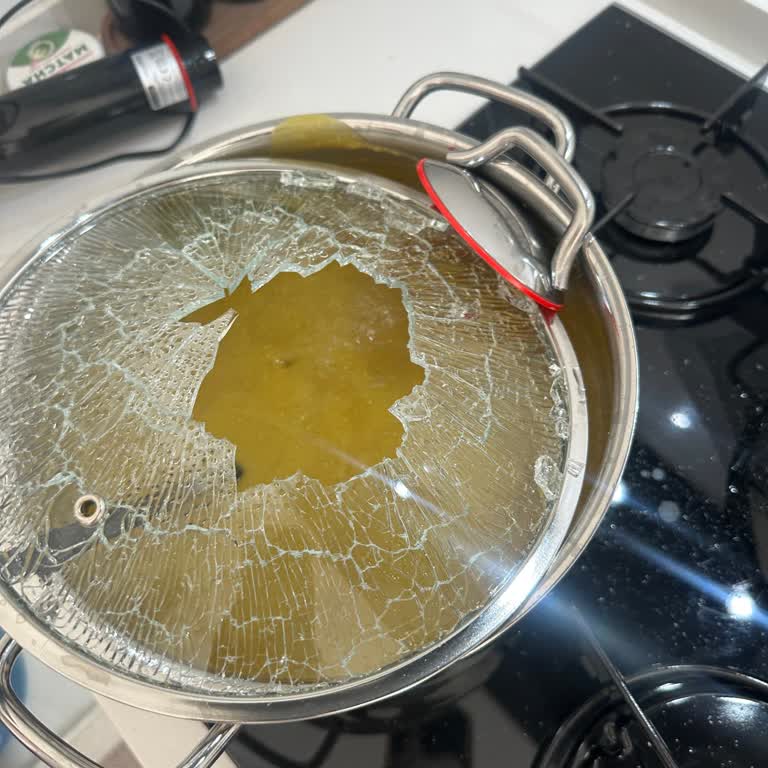 Patlayan Tencere Kapağı Ve Yetersiz Müşteri Hizmeti