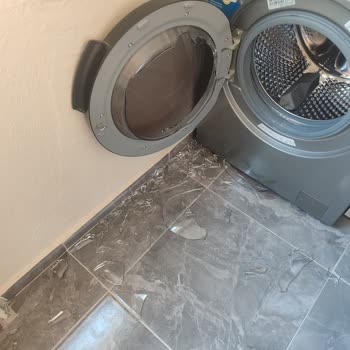 Çamaşır Makinesi Kapağının Aniden Patlaması Sonucu Güvenlik Riski Ve Garanti Mağduriyeti