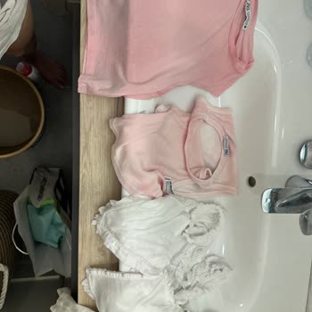 Domestos Beyazlatıcı Kıyafetlerimi Mahvetti!