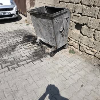 Çöp Kovası Kaynaklı Kötü Koku Ve Çevre Sorunu