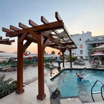 Oda Temizliği Gürültüsü Ve Havuzda Hijyen Sorunları