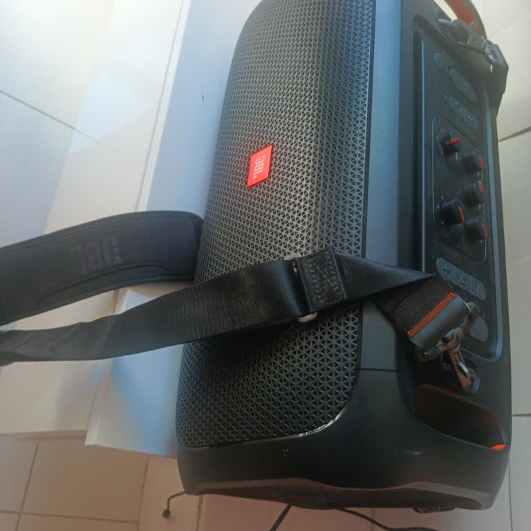 JBL Hoparlörde Tekrarlayan Şarj Sorunu Ve İzmir'de Servis Eksikliği Nedeniyle Mağduriyet