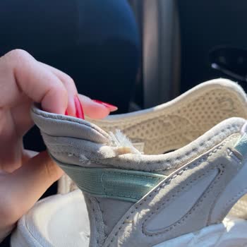 Kısa Sürede Dikişleri Sökülen Ayakkabıya Değişim Yapılmadı