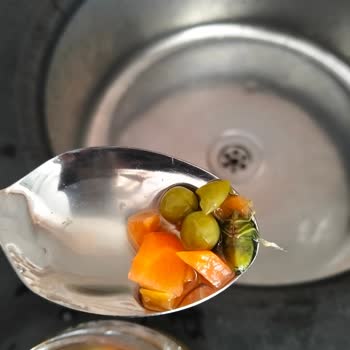 Aldığım Garnitür Kutusundan Böcek Çıktı, Sağlığımız Tehlikedeydi!