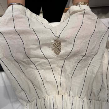 Dagi Keten Şort İlk Giyişte Yırtıldı, Mağaza Çözüm Sunmadı