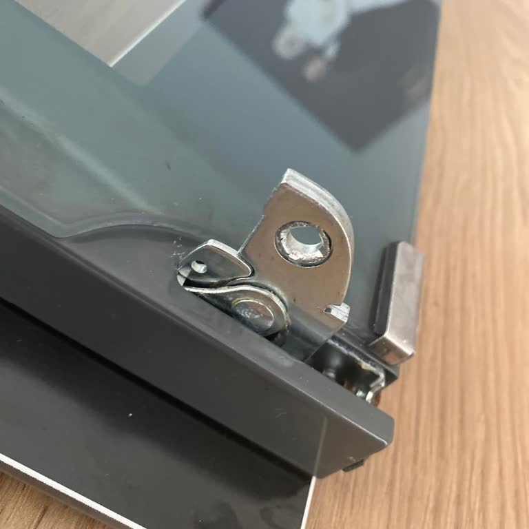 Siemens Ankastre Fırın Kapağı Menteşe Sorunu ve Sıkışma