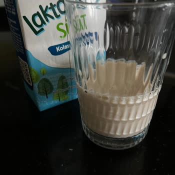 Aldığım Laktozsuz Sütün Rengindeki Anormallik Ve Çözüm Talebim