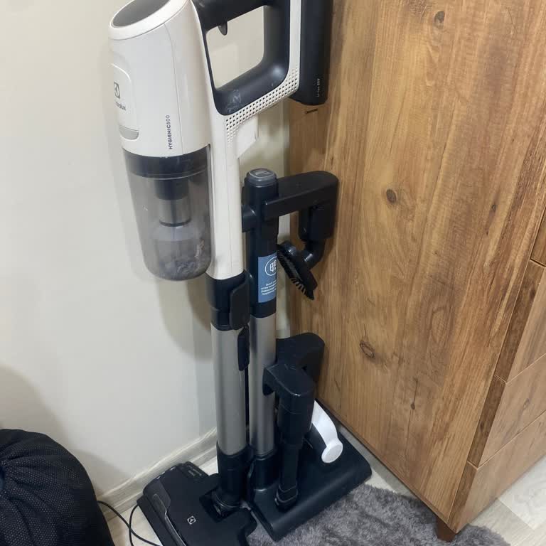 Şarjlı Süpürgem Bir Odayı Bile Temizleyemiyor!