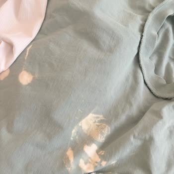 OMO Sıvı Deterjan Kıyafetlerimi Geri Dönülmez Şekilde Zarar Verdi