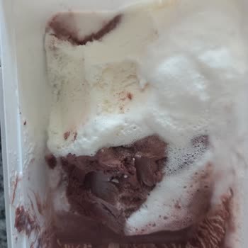 Bozuk Ve Köpüklü Dondurma Sağlık Endişesi Yarattı