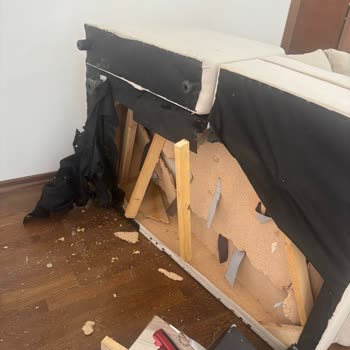 I Got a Severely Damaged Rental via Booking.com and Can’t Reach Customer Support