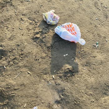 Karataş Halk Plajı’nda Hizmet Yok, Çöp Çok!