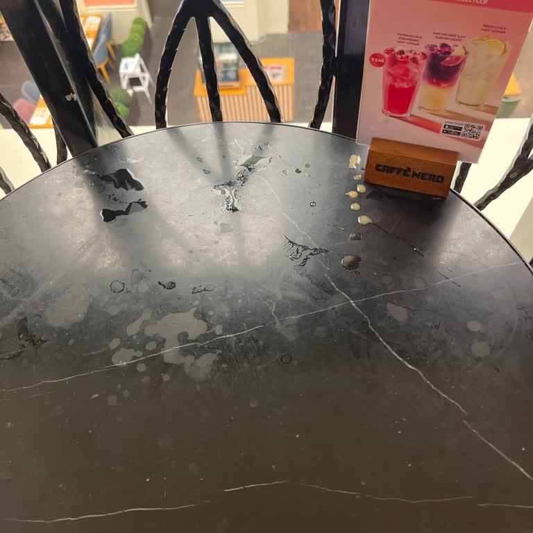 Caffé Nero Emar AVM'de Temizlik Ve Personel İlgisizliği Sorunu