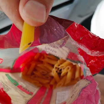 Makarna Paketinden Çıkan Böcekler Şok Etti