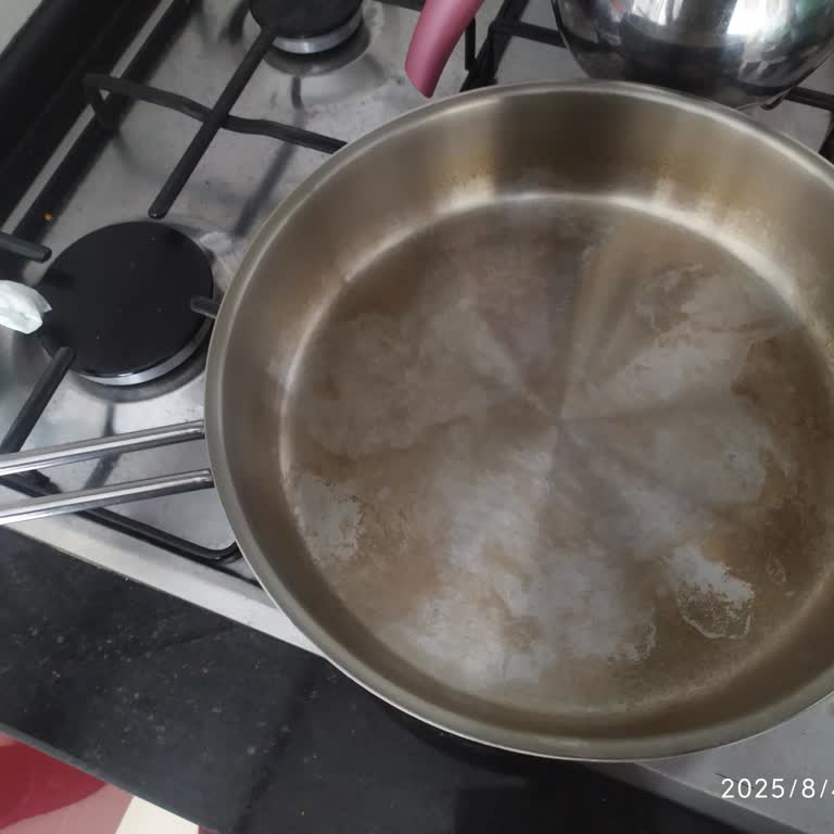 Schafer Çelik Tavada İlk Kullanımdan Sonra Kalıcı Sararma Ve Kararma Sorunu