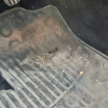 Renault Aracımın Paspasları Kısa Sürede Delindi