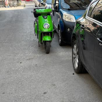 Terk Edilmiş Martı Aracı Mahallede Tehlike Saçıyor