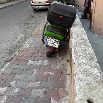 Terk Edilmiş Martı Aracı Mahallede Tehlike Saçıyor