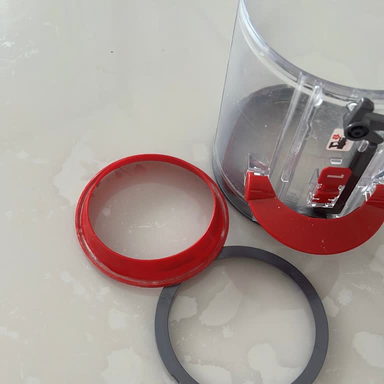 Dyson V12 Süpürge Toz Haznesi Parçalarının Kısa Sürede Çıkması Ve Garanti Sonrası Sorun