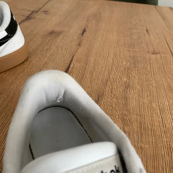 Kısa Sürede Yırtılan Reebok Ayakkabılar İçin Değişim Talebi