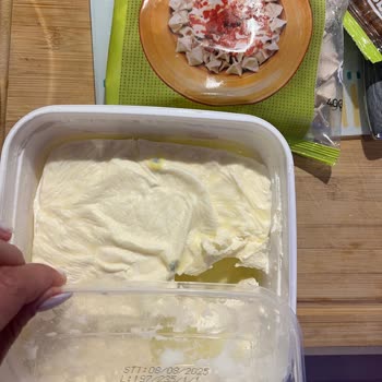 Son Kullanma Tarihi Geçmemiş Yoğurtlar Hızla Küfleniyor