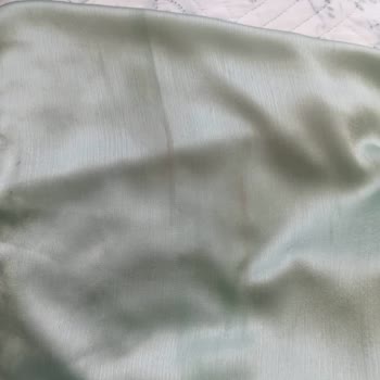 Kirli Abiye Ve İlgisiz Hizmetle Hayal Kırıklığı