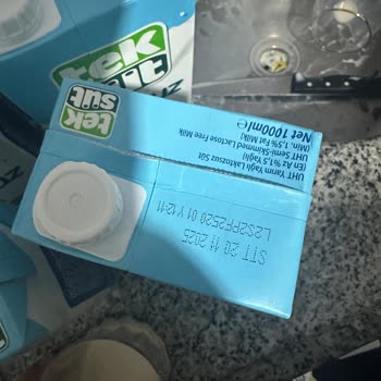 Bozuk Ve Renk Değişimi Olan Süt Ürünleriyle Karşılaştım