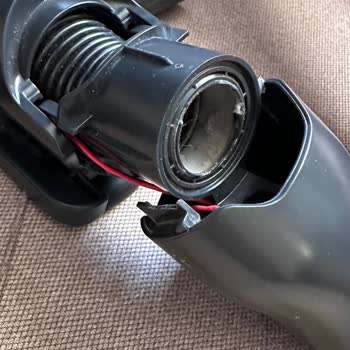 Samsung Dikey Şarjlı Süpürgede Kronik Parça Kırılması Ve Yetersiz Garanti Desteği