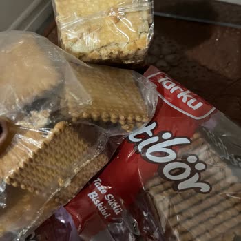 Bisküvinin İçinden Kurt Çıktı, Bayat Ve Parçalanmış Ürün!