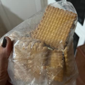 Bisküvinin İçinden Kurt Çıktı, Bayat Ve Parçalanmış Ürün!