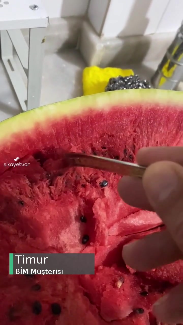 BİM Bozuk Karpuz Satıyor videonun kapak resmi