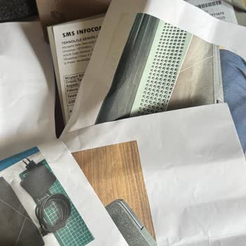 Asus Zenbook S14'te Menteşe Ve Kaplama Sorunu, Servisten Çözüm Alınamıyor