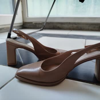 Kısa Sürede Topuğu Kırılan Ayakkabı Ve Yetersiz Tamir Sonrası Çözüm Eksikliği