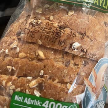 Tarihi Geçmiş Ekmek Satışı Nedeniyle Sağlık Ve Güven Sorunu