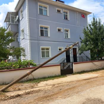 Tehlikeli Şekilde Devrilen Telefon Direği İçin Acil Çözüm Bekliyoruz