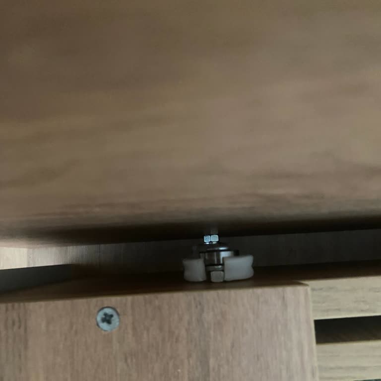 Satın Aldığım Beşiğin Sallama Aparatı Kırıldı, Mağaza Çözüm Sunmuyor