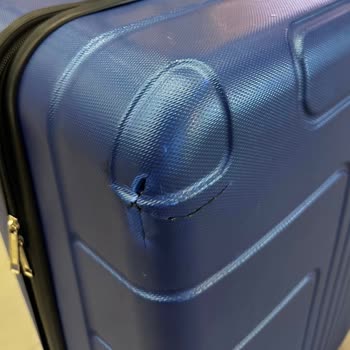 Kamil Koç Dikkatsiz Bagaj Yerleştirme Nedeniyle Valizlerim Ve Eşyalarım Zarar Gördü