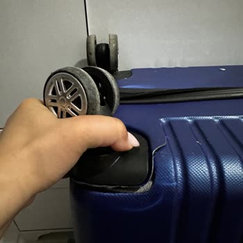 Kamil Koç Dikkatsiz Bagaj Yerleştirme Nedeniyle Valizlerim Ve Eşyalarım Zarar Gördü