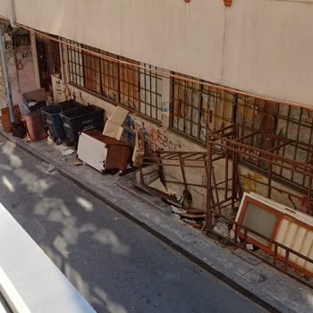 Mahallemizdeki Atıklar Ve Çevre Kirliliği Acilen Giderilmeli