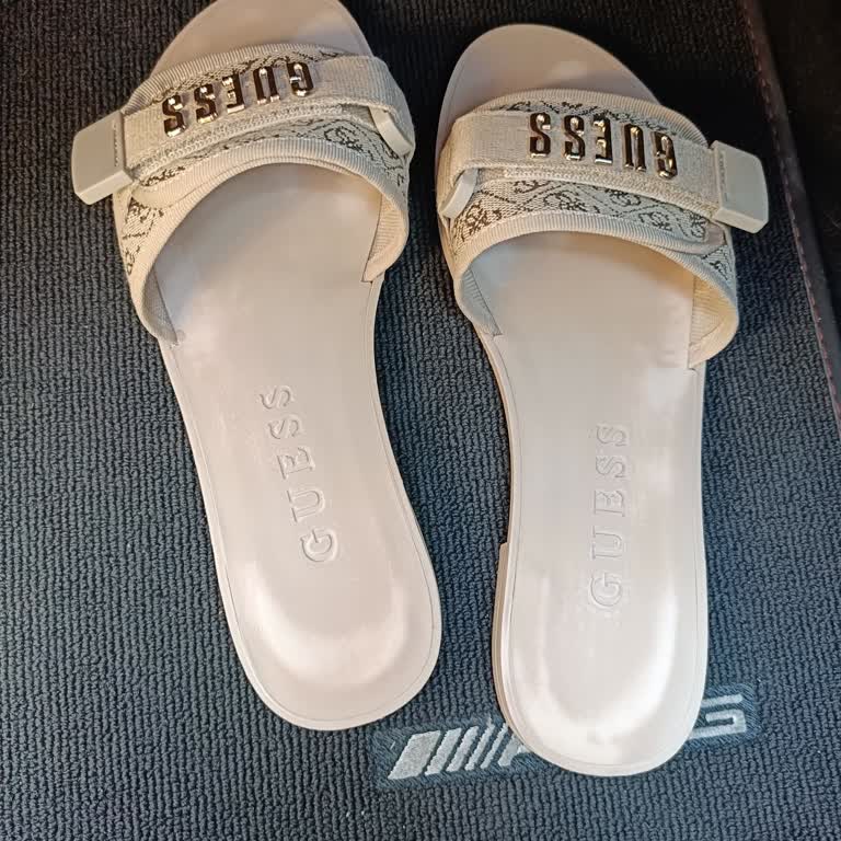 Guess'ten Aldığım Terliğin Renkleri Hızla Soldu, Değişim Talep Ediyorum