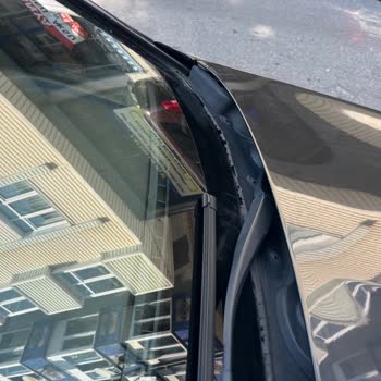 BMW 5.25 Ön Silecek Altı Parçası Kendiliğinden Çürüdü, Ücretli Değişim Talebi