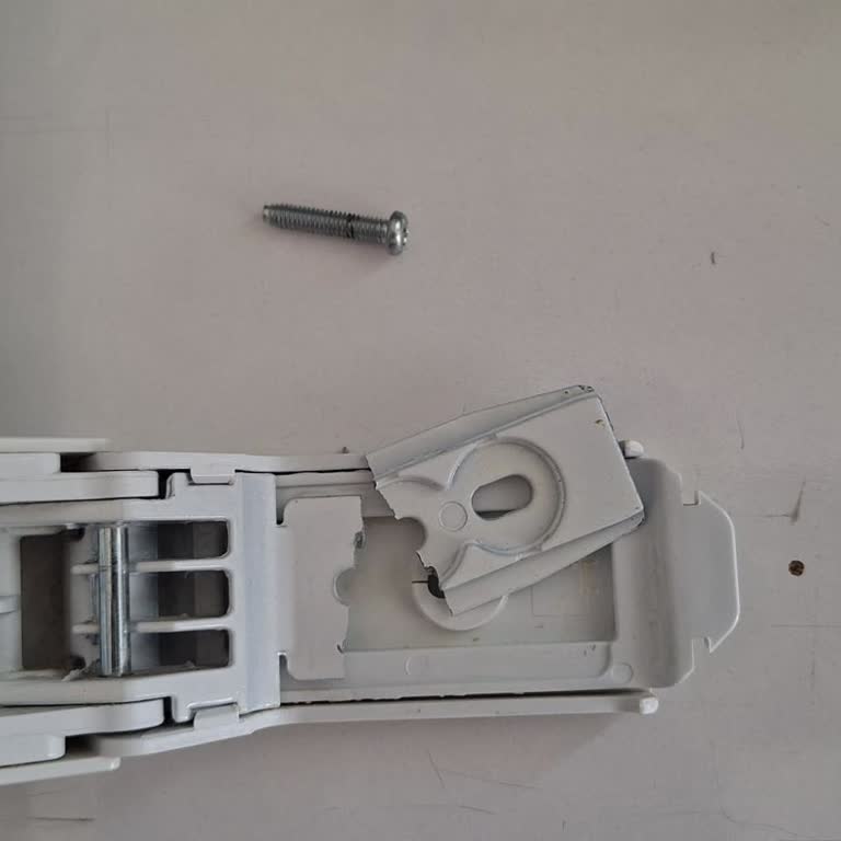 Garanti Kapsamında Olmasına Rağmen Kapı Kolu Ve Soyulma Sorunlarına Ücret Talebi