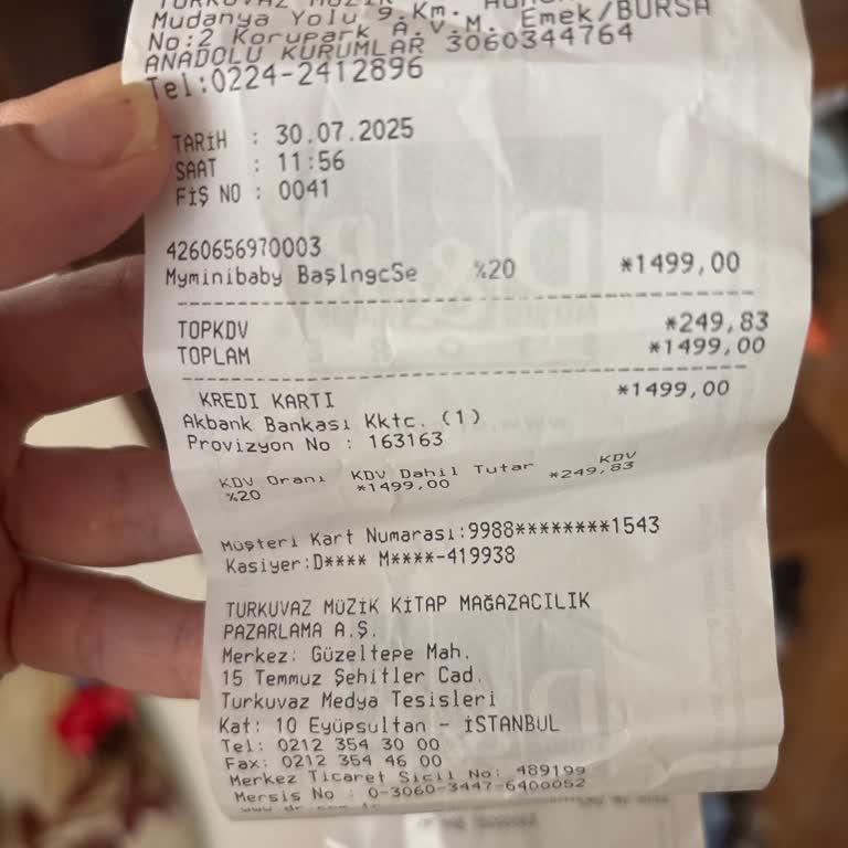 Tatilin İlk Günü Delinen Kolluklar Ve Mağazadan Olumsuz Yaklaşım