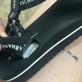Armani Exchange Sandaletin Süngeri Kısa Sürede Koptu