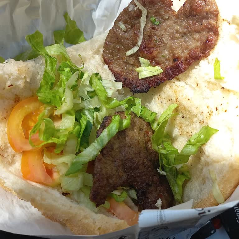 Akyaka'da Köfte Ekmek Fiyatlarının Fahişliği Ve Denetimsizlik