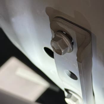 Kia Sportage 2024 Model Aracımda Fabrikasyon Kaput Vidası Sorunu Ve Çözüm Belirsizliği