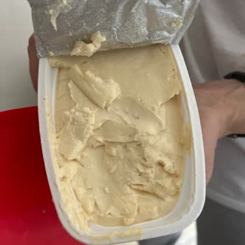 Aldığım Krem Peynir Bozuk Çıktı: Katı, Sararmış Ve Ekşi Kokulu